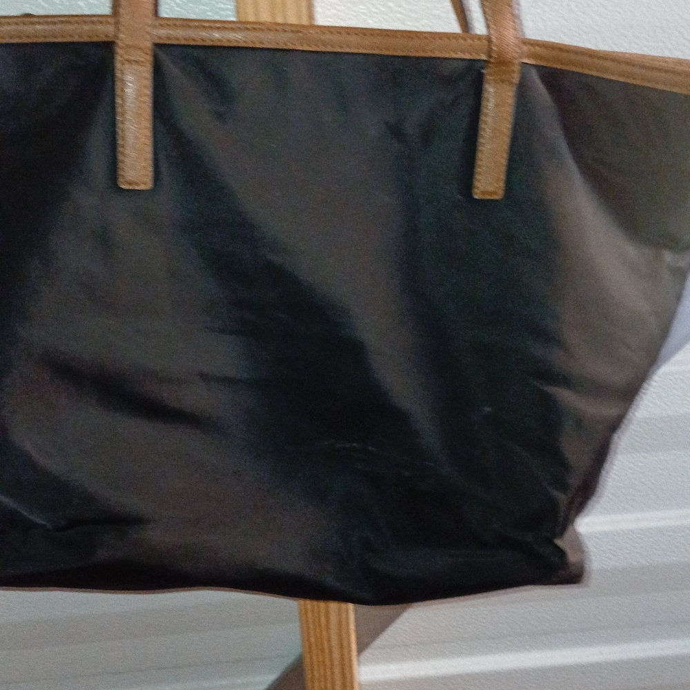 Michael Kors Black and Tan Structured Tote with Gold Hardware - Picture 8 of 16